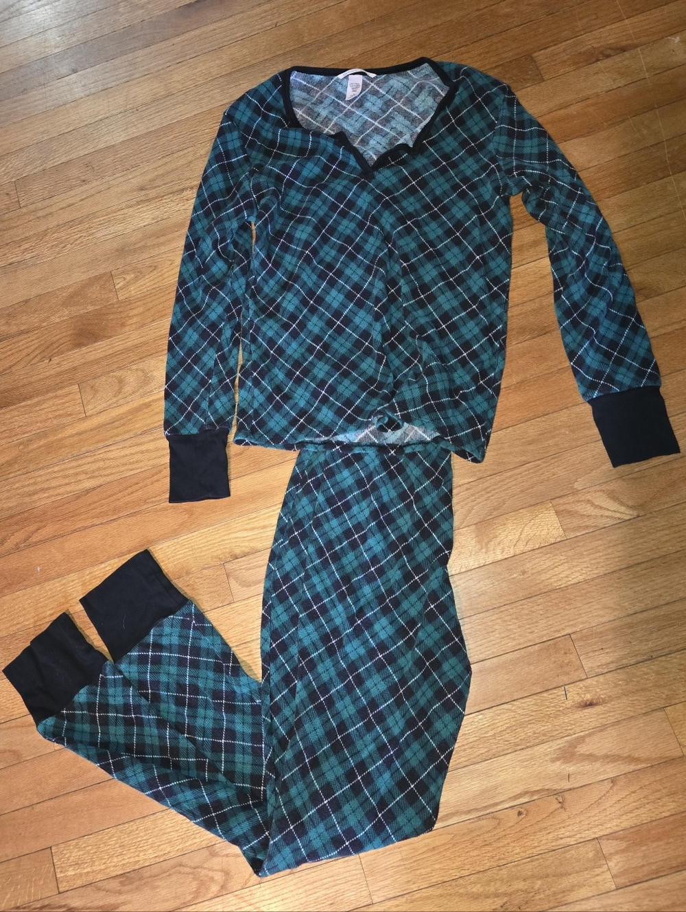 Victoria's Secret Green and Black Plaid Pajama Set - Medium